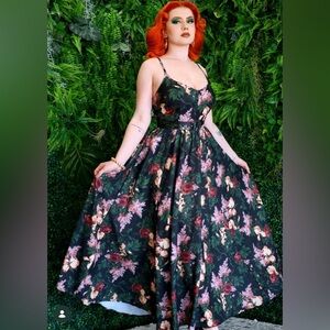 Pinup Couture PUG Amalie Dress In Dark Bella Roses Size 2XL NWT *flaw*